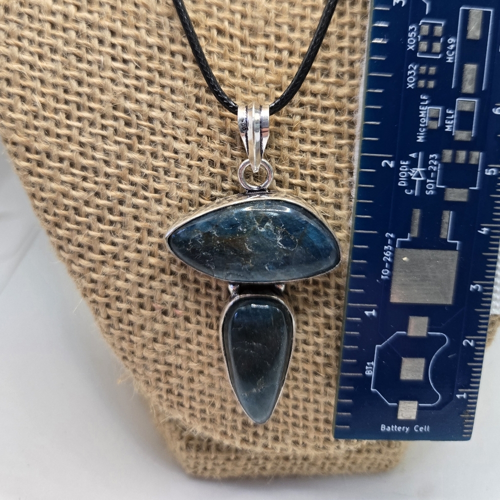 Blue Apatite pendant NWOT #274